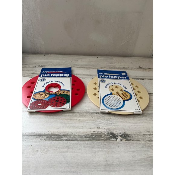 Rowoco vintage 1987 Apple/Cherry and Lattice pie toppers NOS - Picture 1 of 7